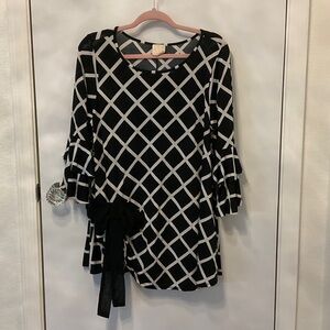 Ladies black and white top Size Large